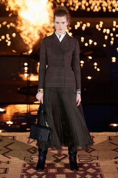Look 32